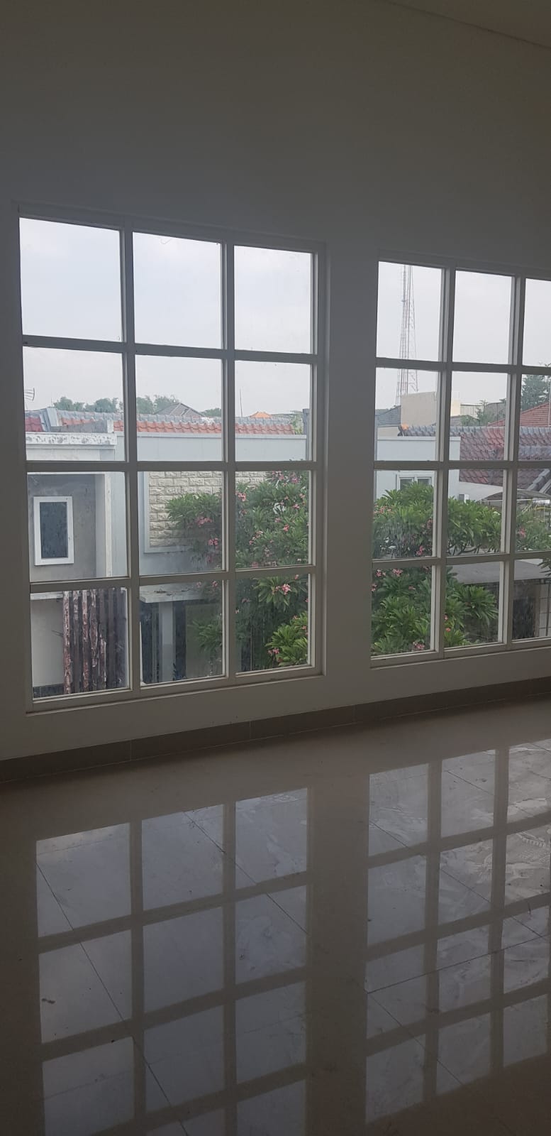 Dijual/Disewa Rumah Strategis di International Village Citraland Surabaya Barat - Thumbnail 4