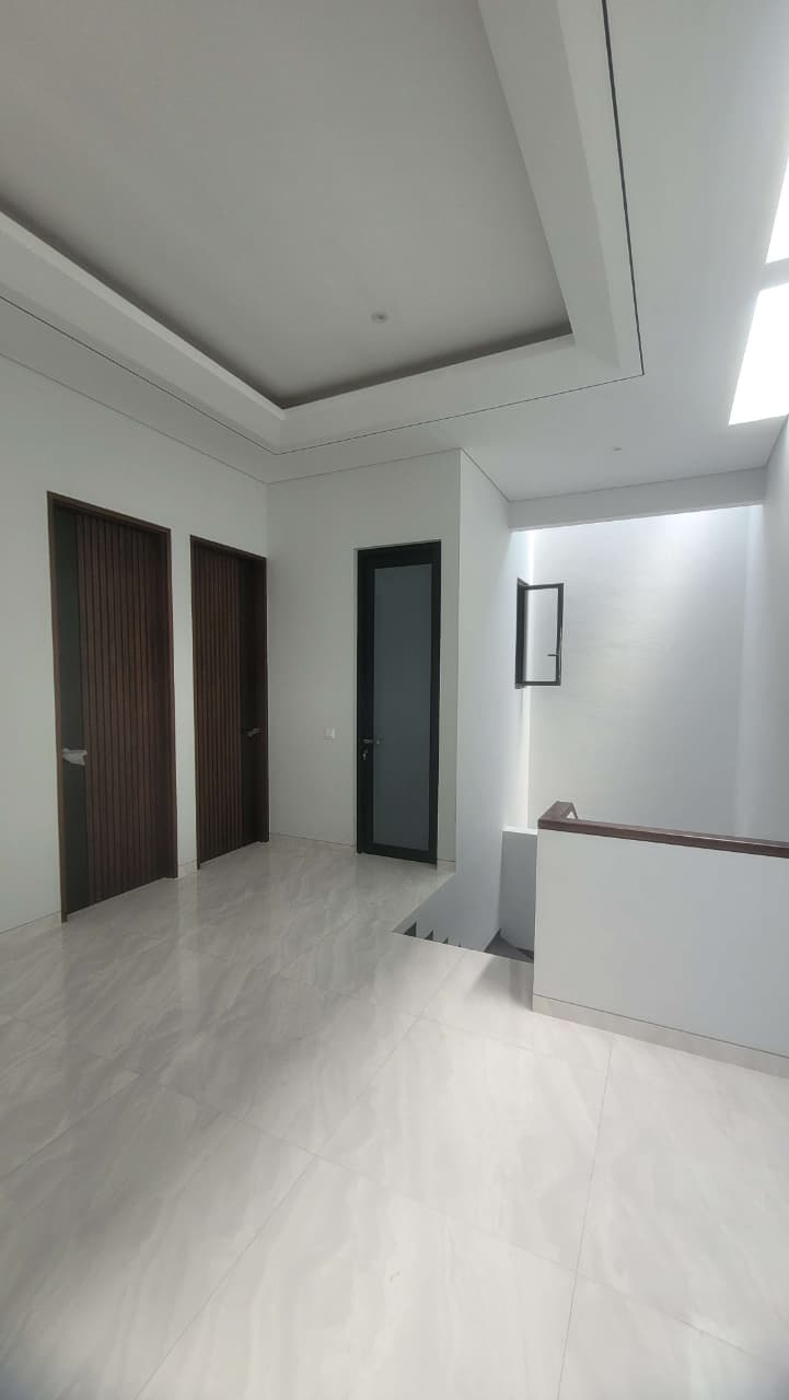 Jual Rumah Baru di Manyar Indah Mewah 2 Lantai Lokasi Strategis Surabaya Timur - Thumbnail 4