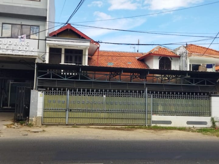 Dijual Rumah Siap Huni di Barata Jaya Surabaya Timur - Image 1