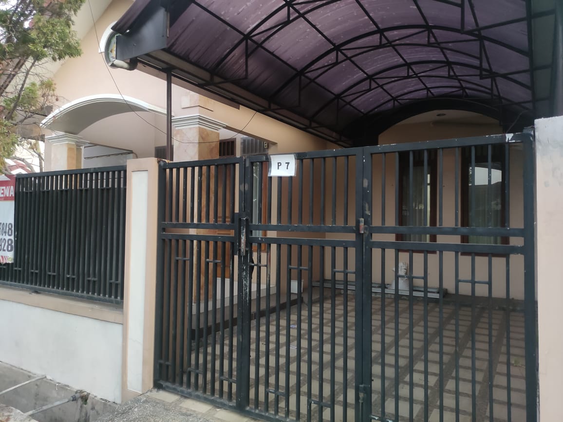 DISEWAKAN Rumah Nyaman dan Strategis di Griya Babatan Mukti Surabaya Barat - Thumbnail 4