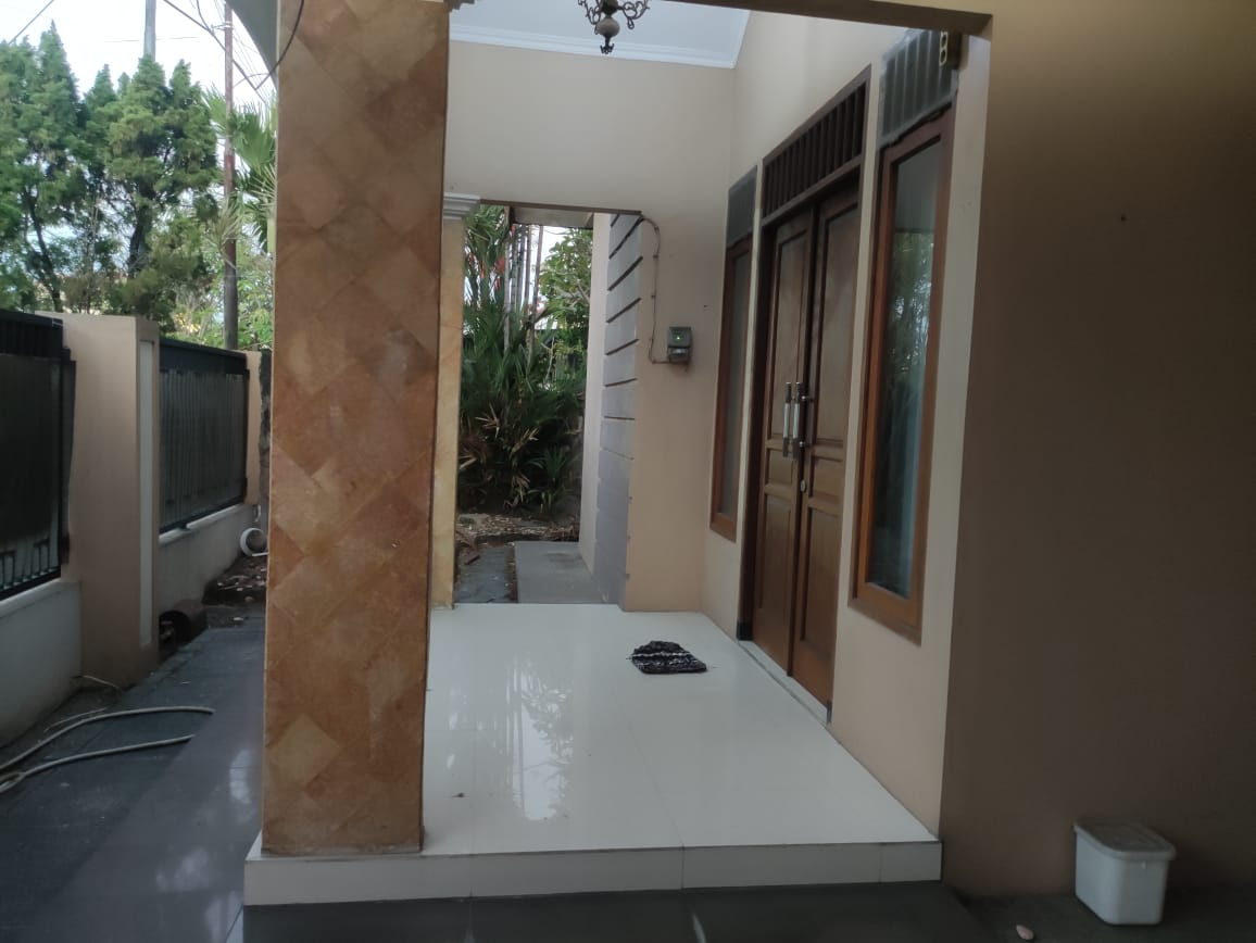 DISEWAKAN Rumah Nyaman dan Strategis di Griya Babatan Mukti Surabaya Barat - Thumbnail 3