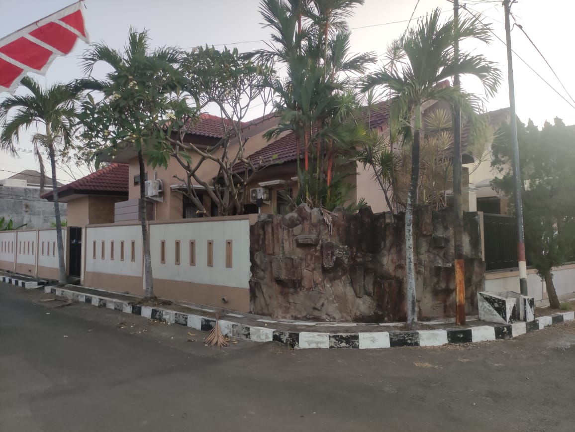 DISEWAKAN Rumah Nyaman dan Strategis di Griya Babatan Mukti Surabaya Barat - Image 1