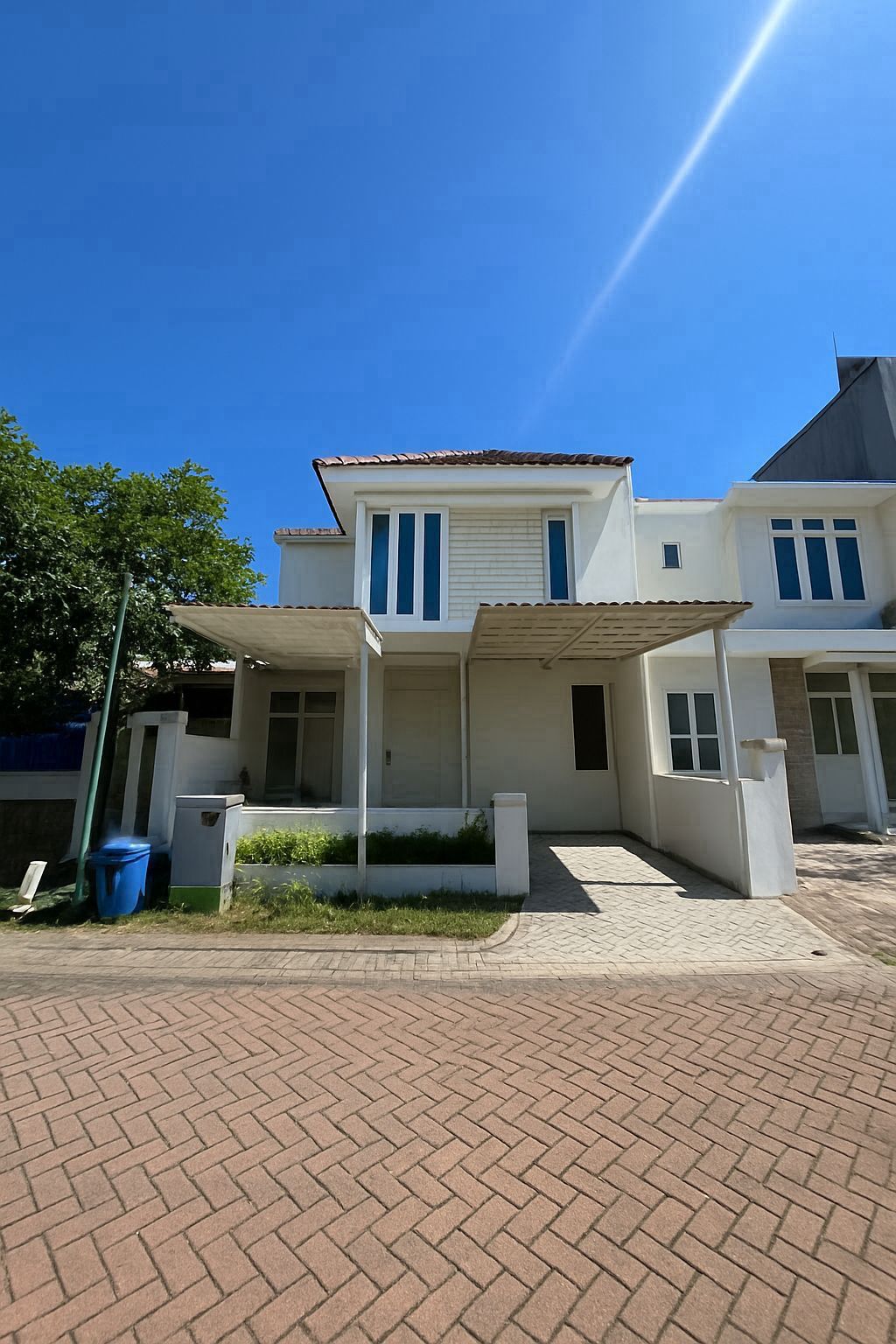 Dijual Rumah 2 Lantai Nyaman di Citraland Surabaya Barat - Image 1