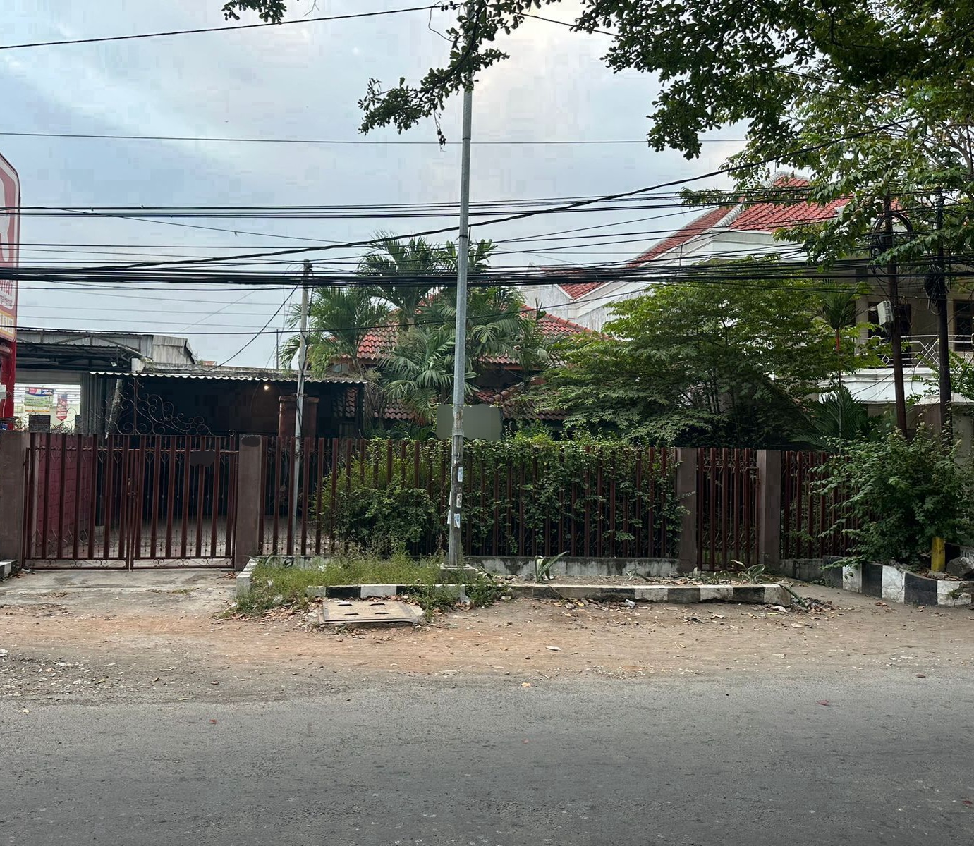 Dijual Rumah Raya di Tenggilis Mejoyo Komersial Area Surabaya Selatan - Image 1