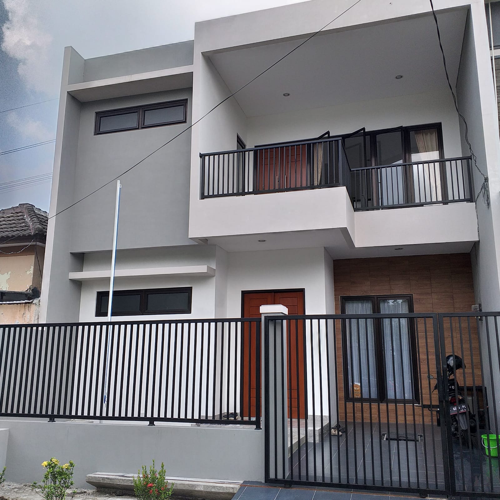 Dijual Murah Rumah Full Furnish Baru Gress di Permata Safira Wiyung Surabaya Barat - Image 1