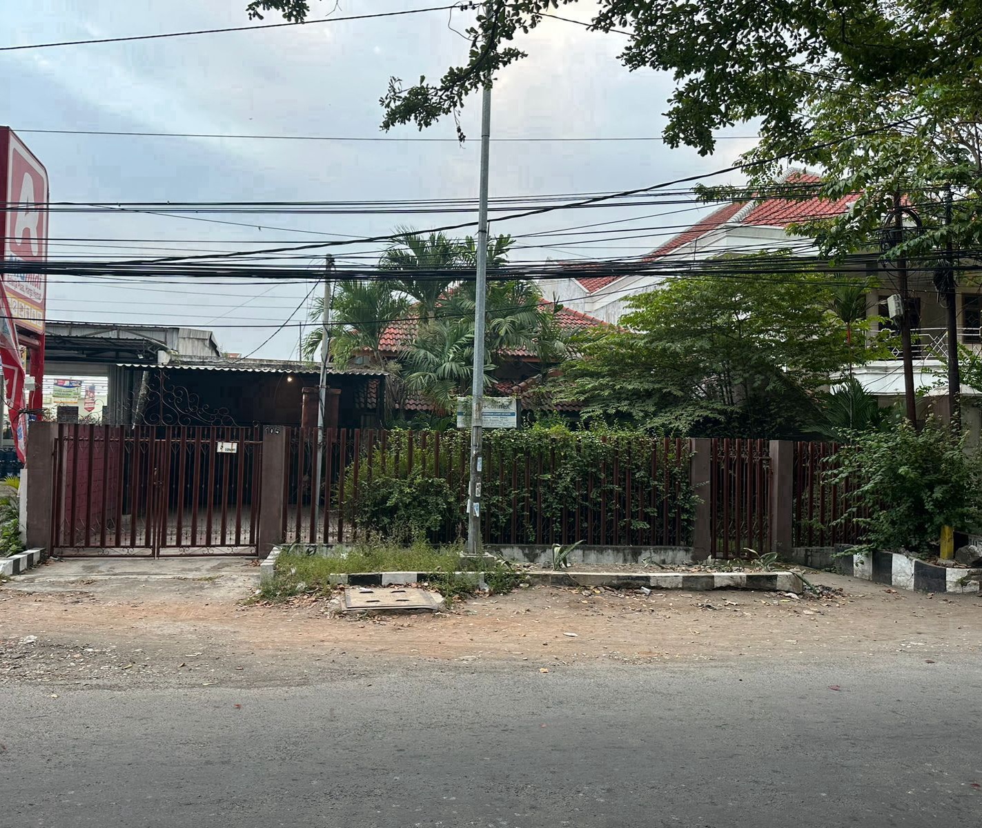 DIJUAL Rumah Murah dan Strategis di Raya Tenggilis Surabaya Selatan - Image 1