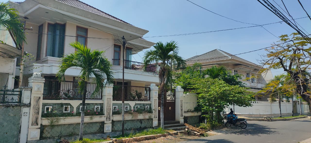 Dijual Rumah Mewah Full Furnished Posisi Hook di Seruni Surabaya Pusat - Thumbnail 2