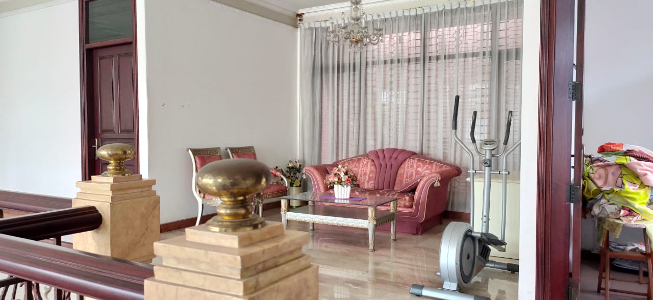 Dijual Rumah Mewah Full Furnished Posisi Hook di Seruni Surabaya Pusat - Thumbnail 4