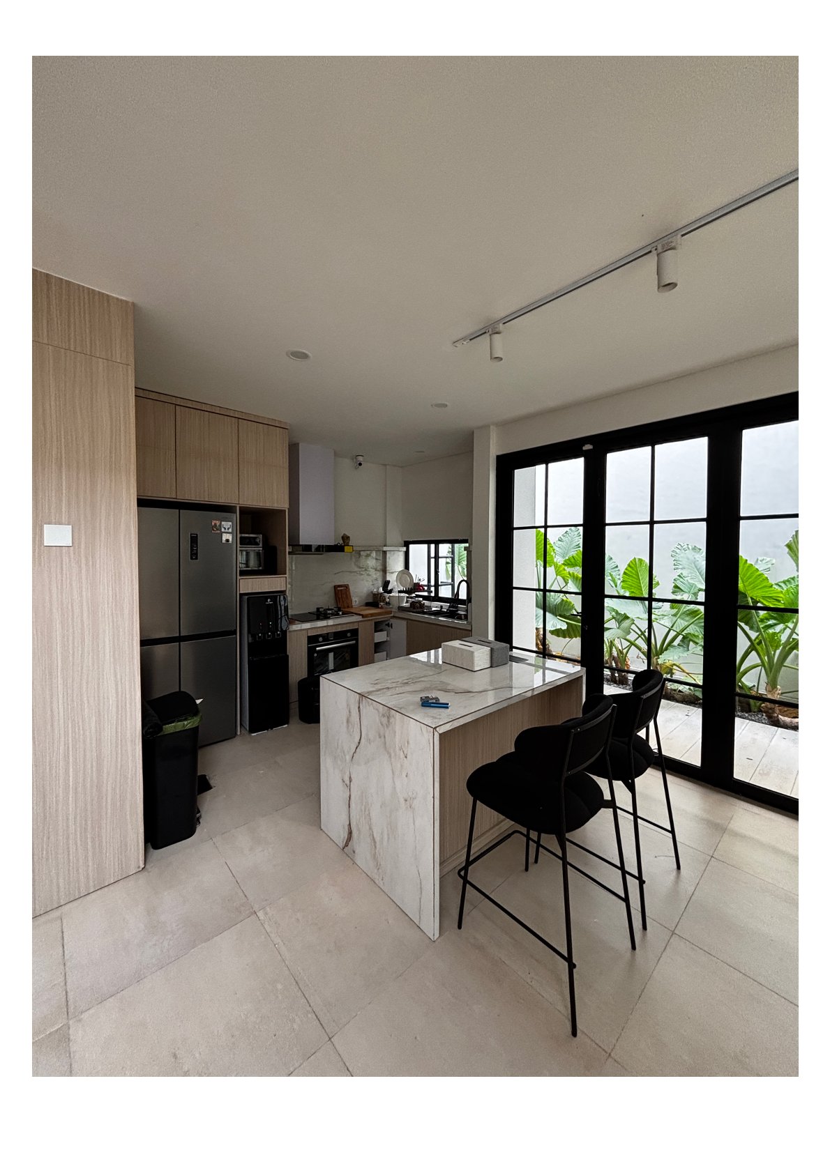 Dijual Rumah Mewah Semi Furnished di Greenwood Citraland Surabaya Barat - Thumbnail 2