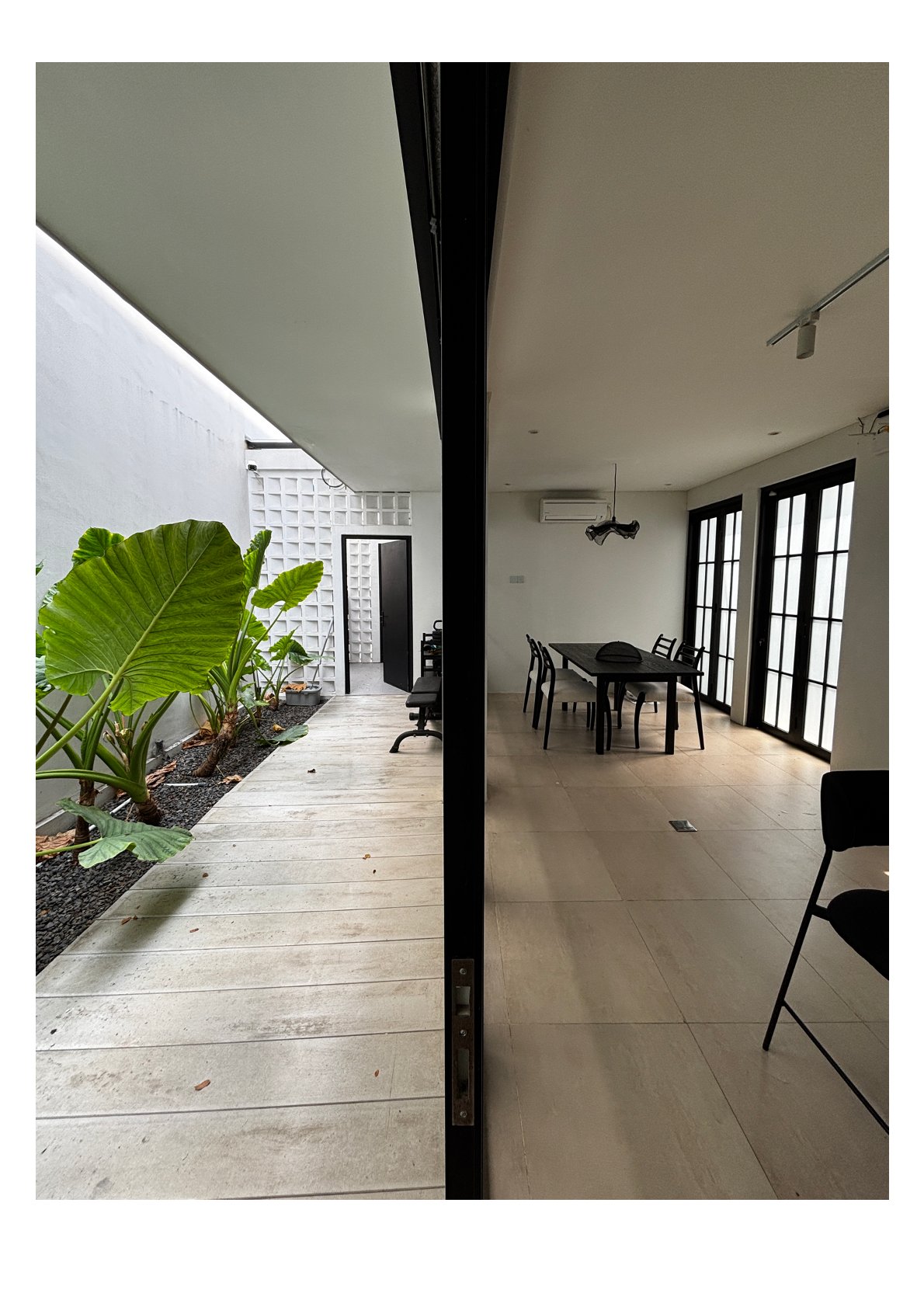 Dijual Rumah Mewah Semi Furnished di Greenwood Citraland Surabaya Barat - Thumbnail 3