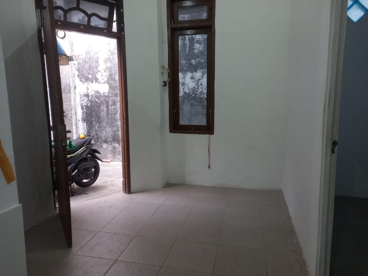 DISEWAKAN RUMAH STRATEGIS PETEMON SURABAYA PUSAT - Image 1