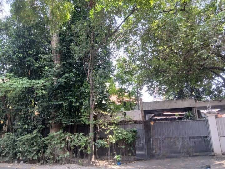 Dijual Rumah Lokasi Strategis di Jalan Melati – Surabaya Pusat - Image 1
