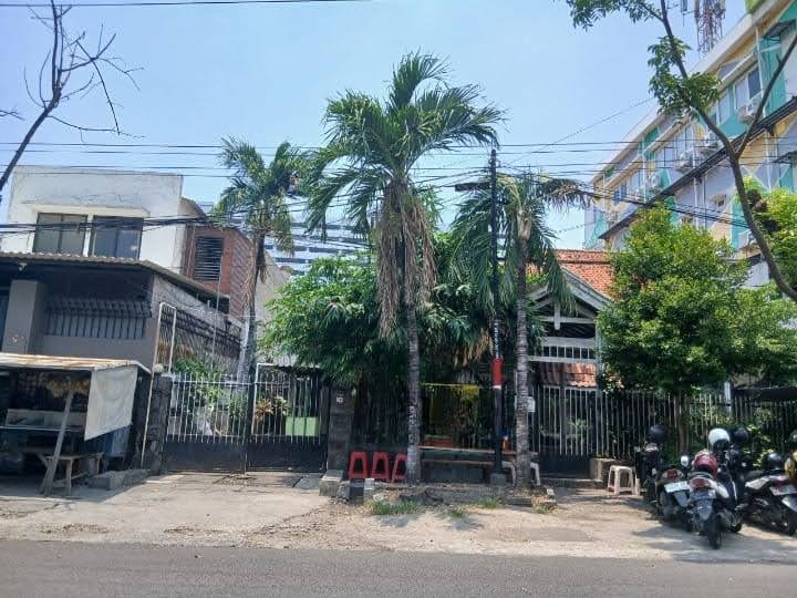 Dijual Rumah Lokasi Strategis di Jalan Kaca Piring – Surabaya Pusat - Image 1
