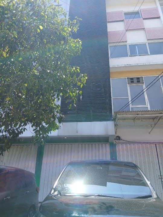 Dijual 2 Ruko 4 Lantai Semi Furnish di Embong Kemiri, Surabaya Pusat - Image 1