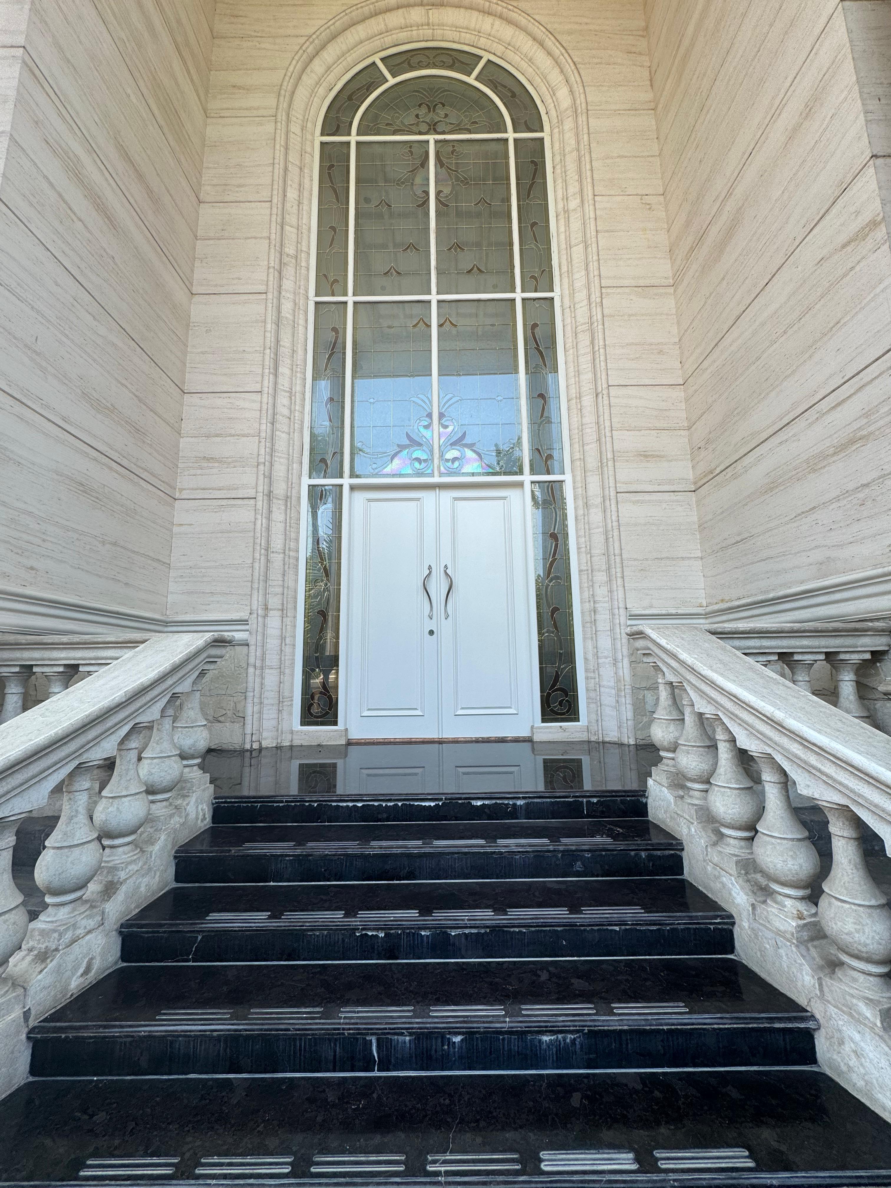 Disewakan Rumah Mewah Full Furnish di Vila Bukit Regency, Surabaya Barat - Thumbnail 2