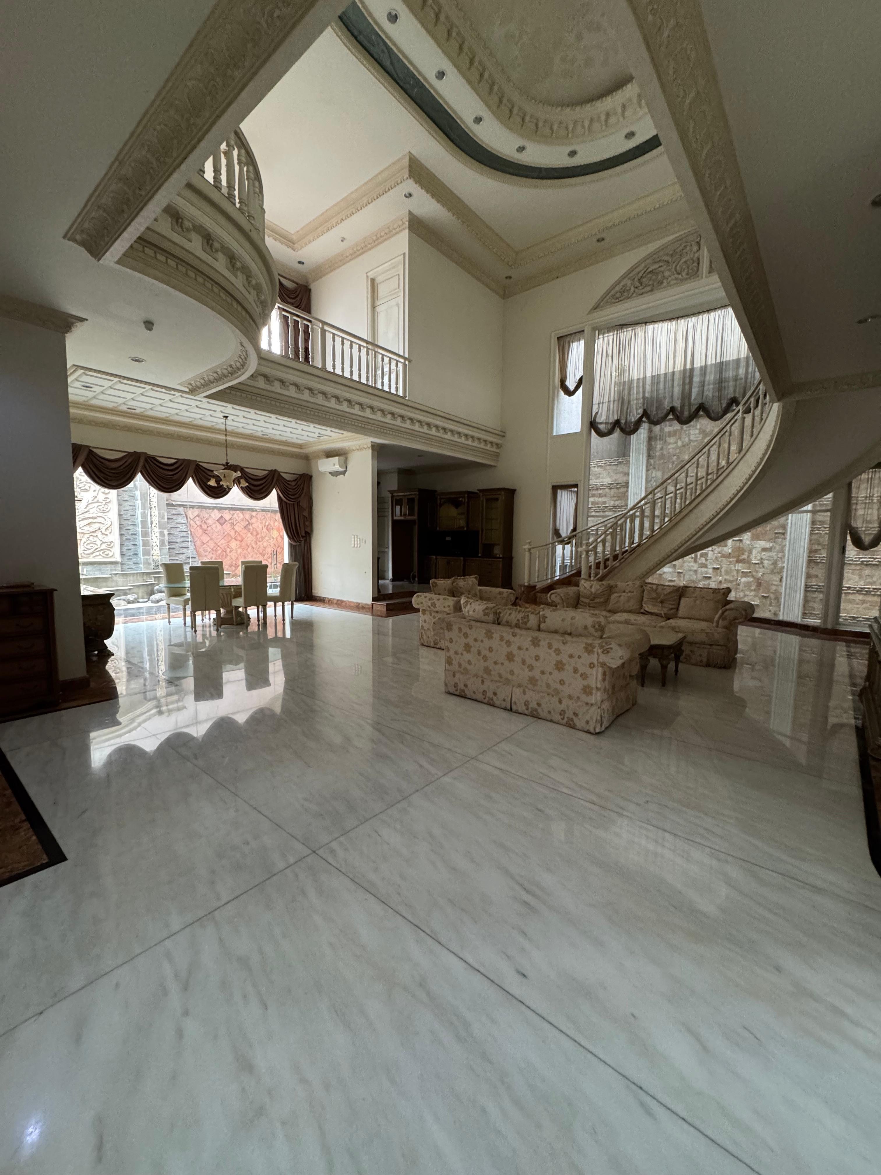 Disewakan Rumah Mewah Full Furnish di Vila Bukit Regency, Surabaya Barat - Thumbnail 3