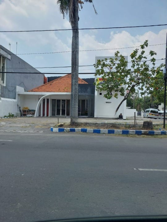Disewakan Rumah Strategis di Jl. Kartini Surabaya Pusat - Image 1