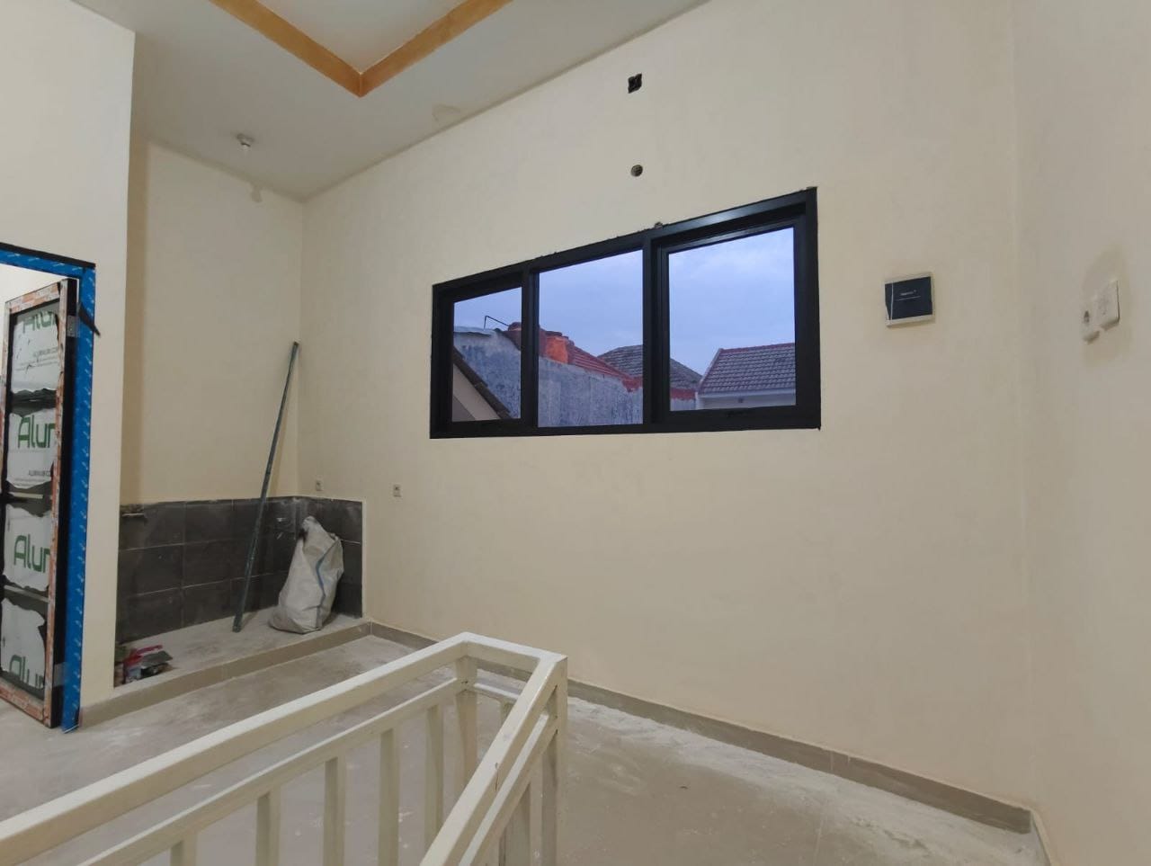 Jual Rumah 2 Lantai Siap Huni di Perum Jambangan Indah Lokasi Strategis Surabaya Selatan - Thumbnail 3