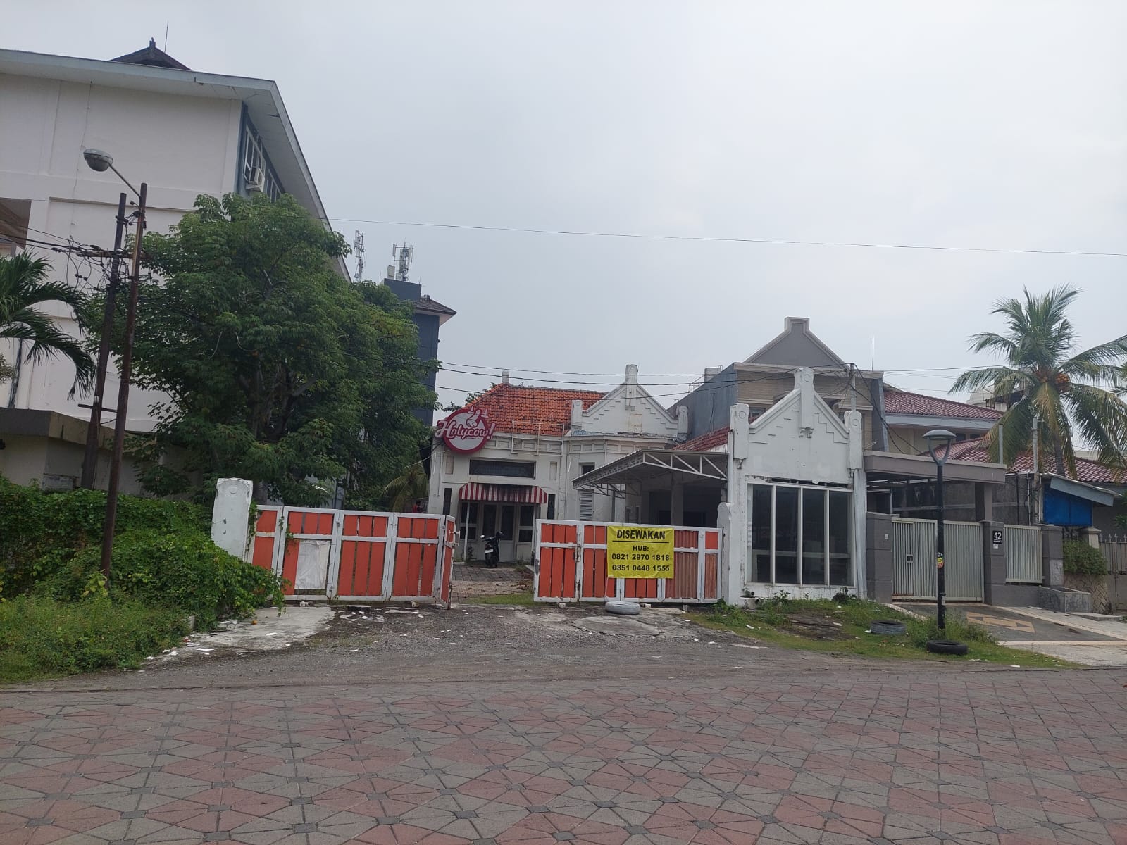 Disewakan Rumah Usaha Lokasi Strategis di Pregolan Bunder Surabaya Pusat - Image 1