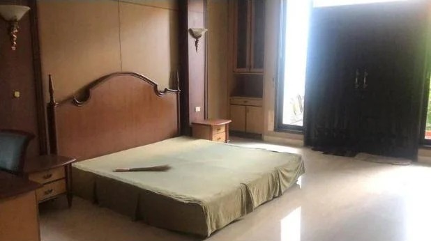 Dijual Rumah Luas dan Mewah di Kawasan Margorejo Indah Surabaya Selatan - Thumbnail 3