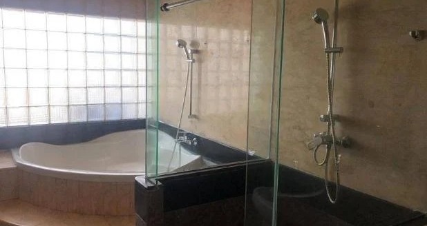 Dijual Rumah Luas dan Mewah di Kawasan Margorejo Indah Surabaya Selatan - Thumbnail 4