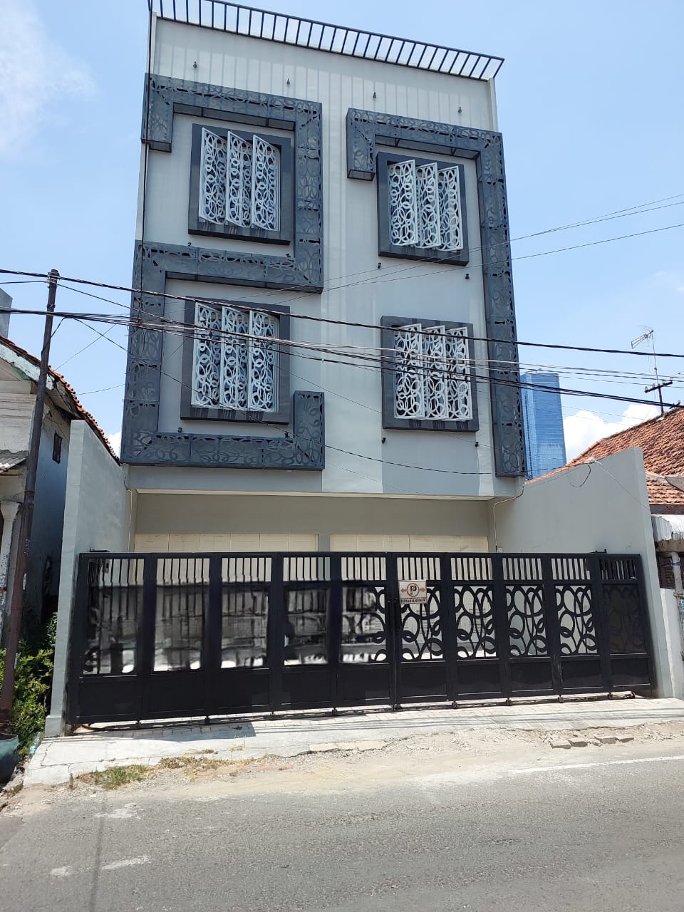 Dijual/Disewakan Ruko Lokasi Komersial di Genteng Muhammadiyah Surabaya Pusat - Image 1