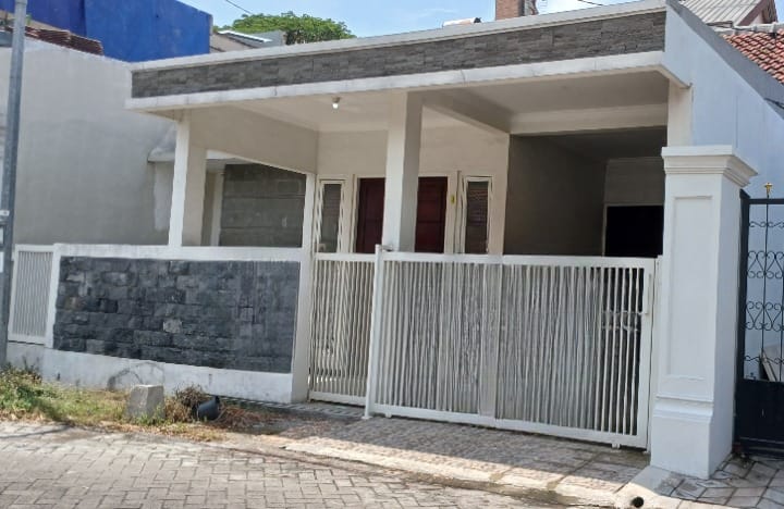 DIJUAL Rumah Nyaman dan Strategis di Taman Pondok Indah Surabaya Barat - Image 1