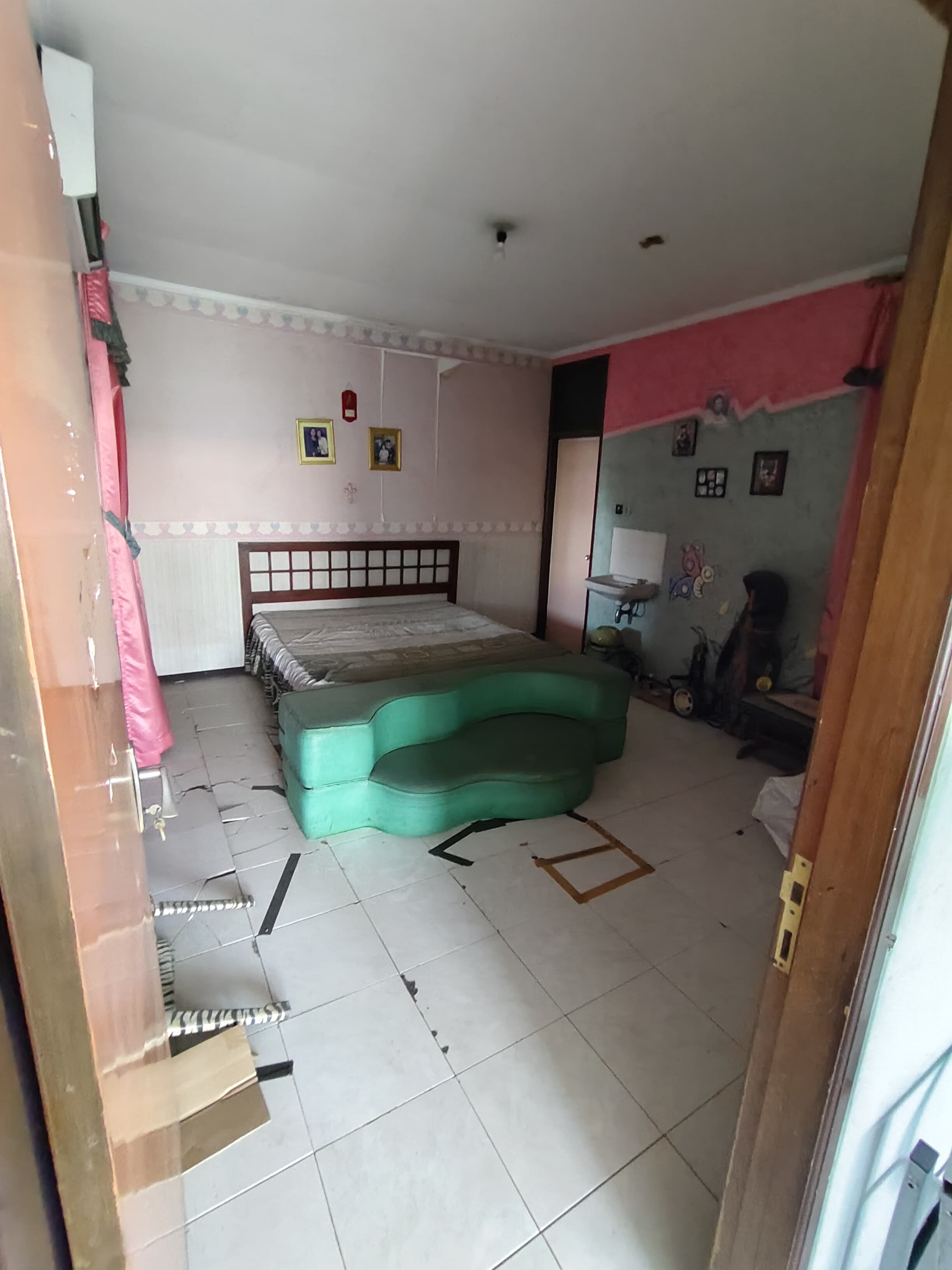 DIJUAL Rumah Nyaman dan Strategis di Taman Pondok Indah Surabaya Barat - Thumbnail 4
