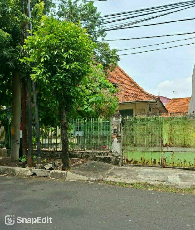 Dijual Rumah Hitung Tanah Strategis di Jaksa Agung Suprapto Surabaya Pusat - Image 1