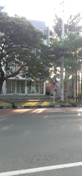 Disewakan Ruko 4 Lantai Komersial Strategis di Jalan Ir Soekarno Surabaya Timur - Image 1