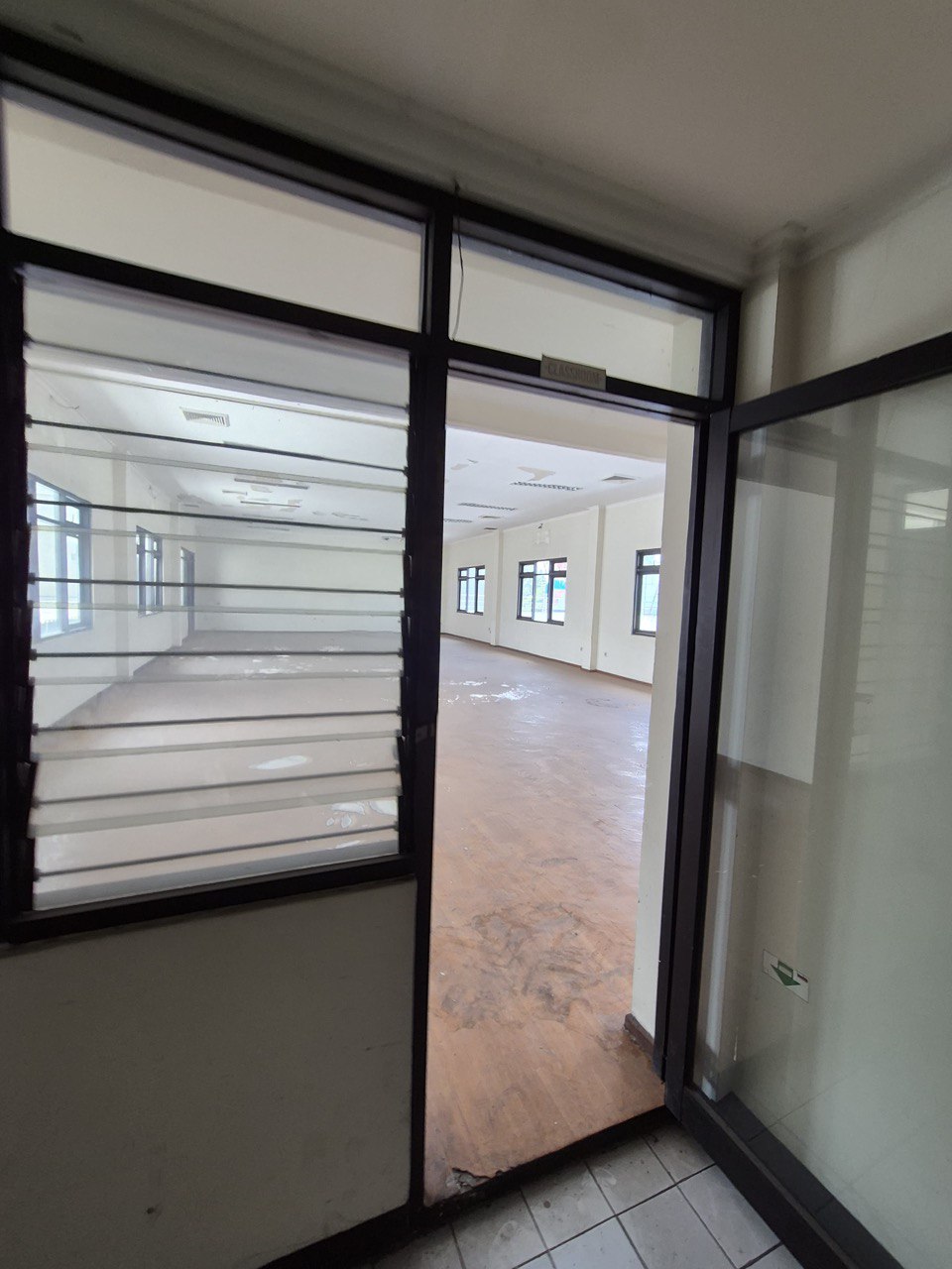 Disewakan Ruko Komersial Strategis di Jalan Raya Mayjend Sungkono Surabaya Barat - Thumbnail 4