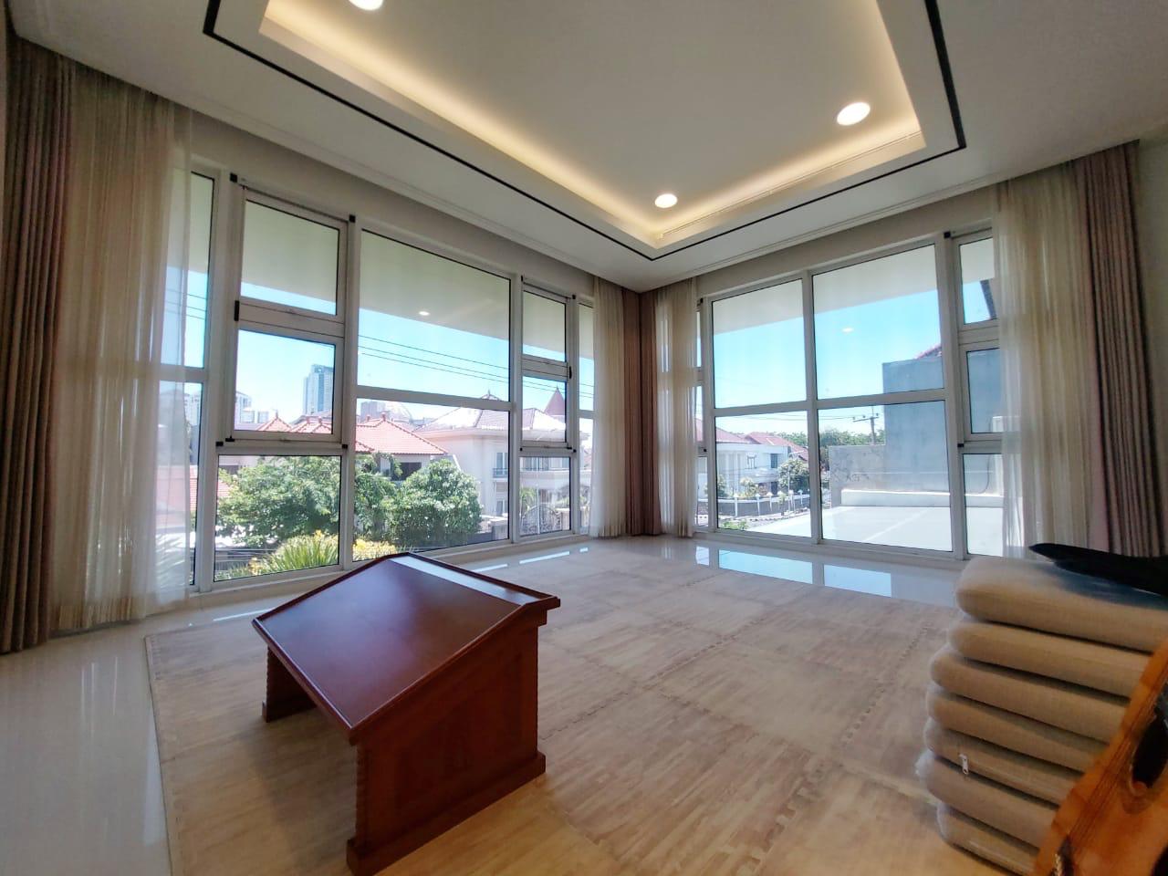 Dijual Rumah Mewah 2 Lantai di Margerejo Surabaya Selatan - Thumbnail 3