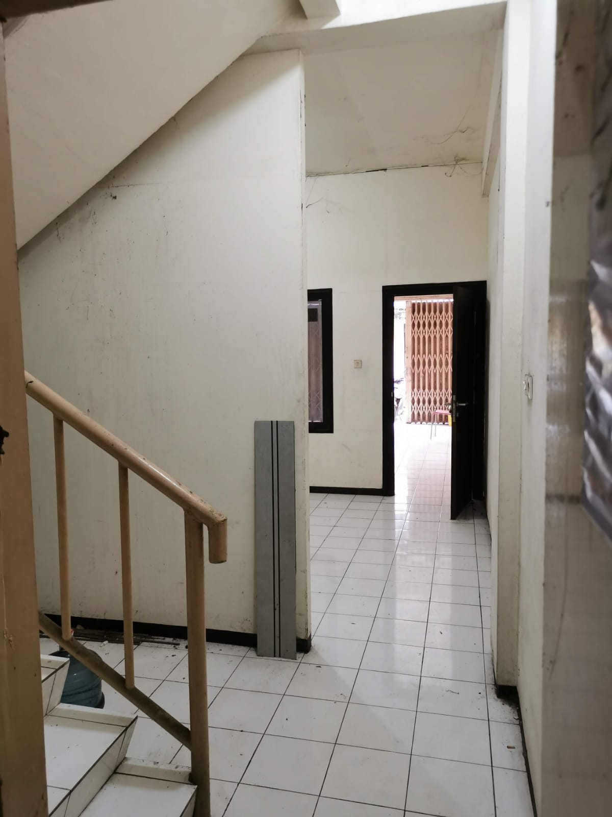 Jual Ruko 3,5 Lantai di Rukun Megah Indah Lokasi Komersial Strategis Raya Ngagel Selatan - Bratang Surabaya Timur - Thumbnail 3