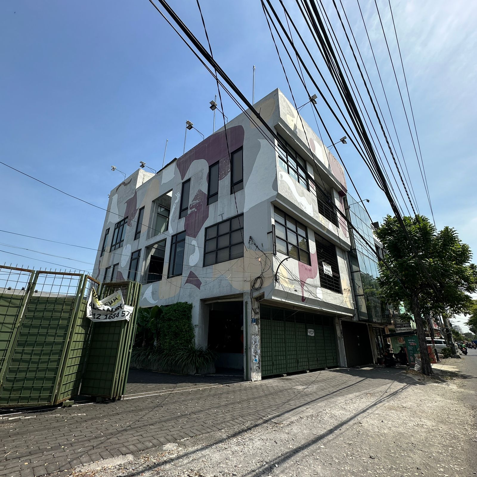 Dijual / Disewakan Rumah Usaha 4 Lantai di Rungkut, Surabaya Selatan - Image 1