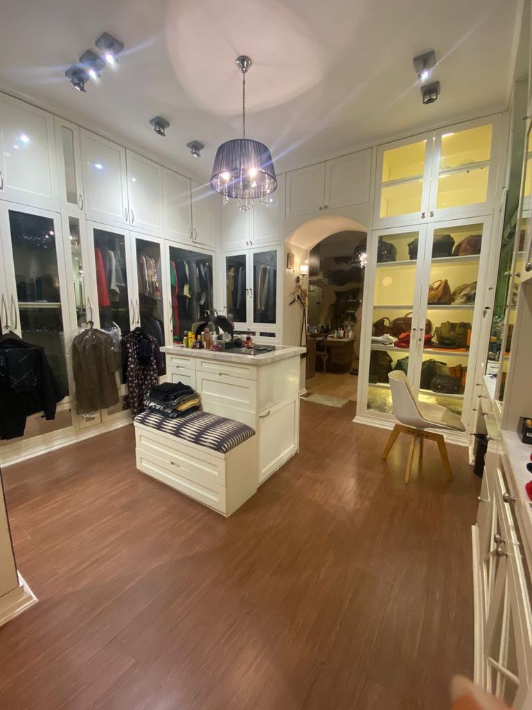 Jual Rumah Mewah Raffles Garden Citraland Surabaya - Image 1