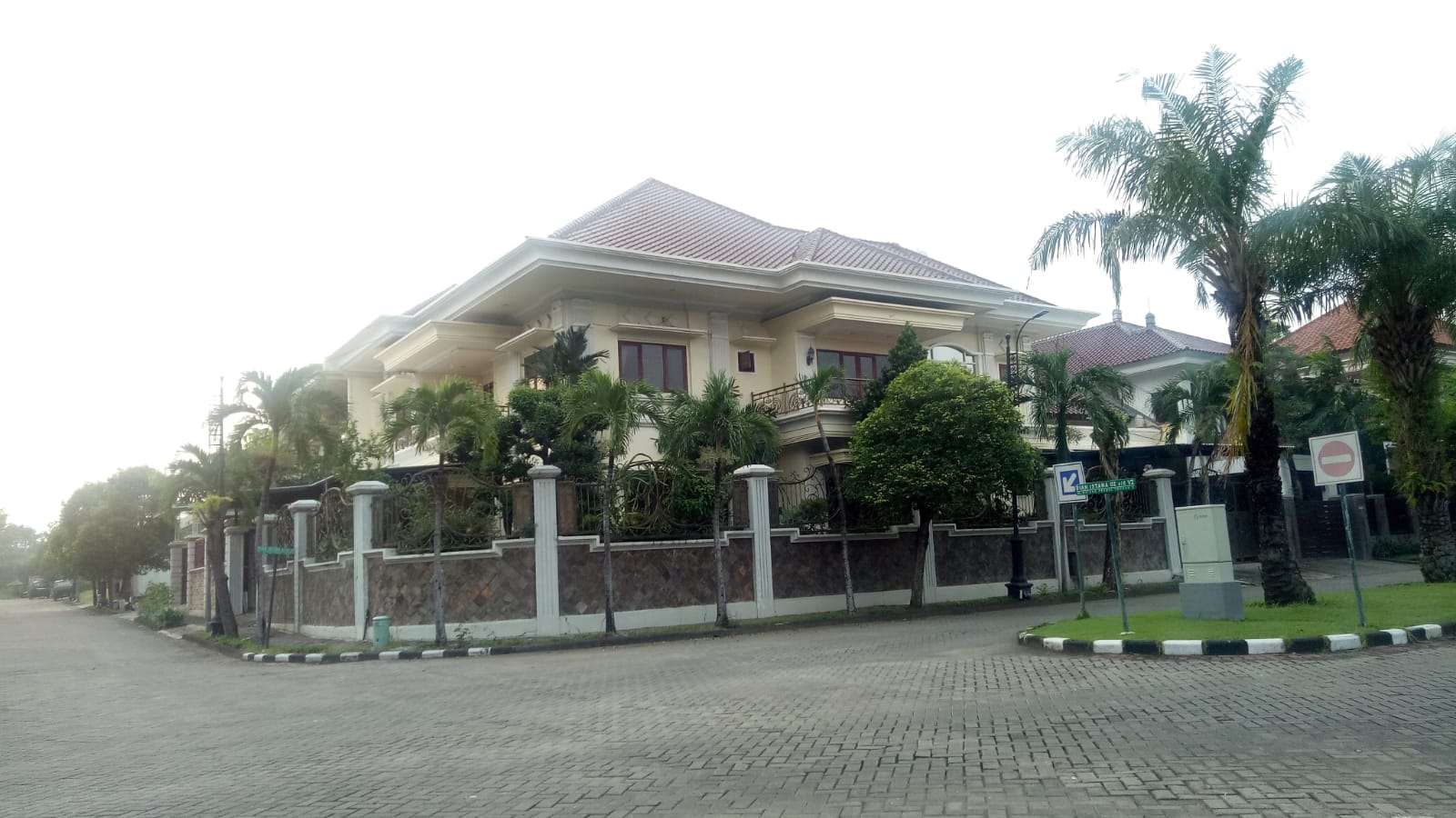 Dijual Rumah Furnish Bagus Siap Huni Taman Kedaton Dian Istana – Surabaya Barat - Thumbnail 2
