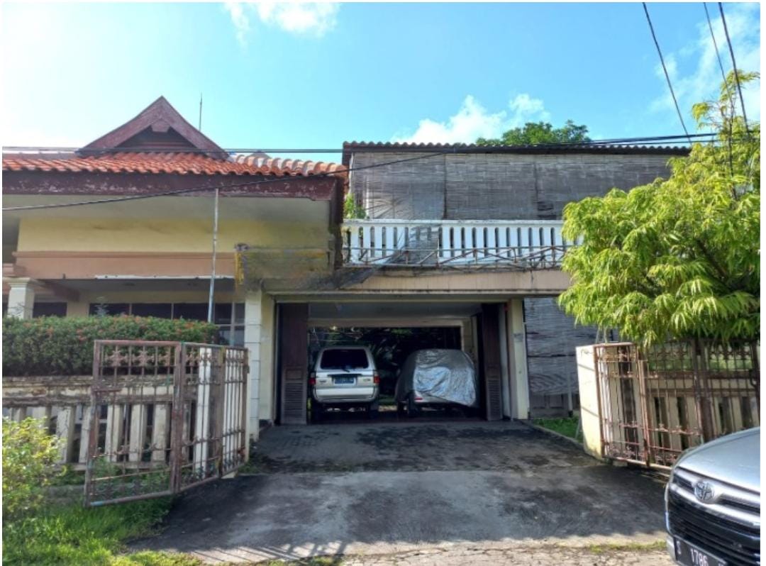 Jual Rumah 2 Lantai Dharmahusada Indah Lokasi Premium di Surabaya Timur - Image 1