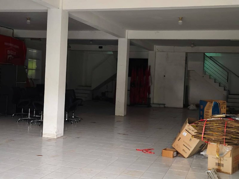 Disewakan Ruko 2 Jejer 3.5 Lantai Nol Jalan Raya Kembar Kenjeran Surabaya Utara - Image 1