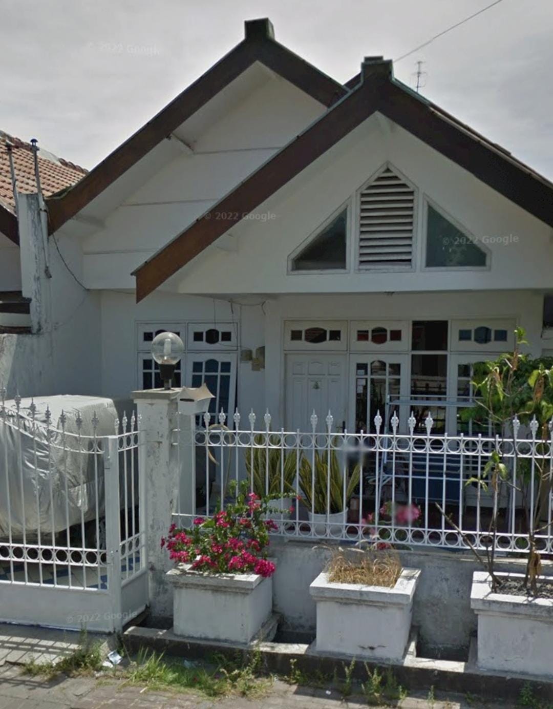 Disewakan Rumah 1 Lantai Baru Renov Nirwana Eksekutif Nyaman dan Asri Lokasi Strategis Surabaya Timur - Image 1