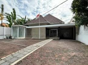 Disewakan Rumah Usaha Mewah 1 Lantai Raya Darmo Lokasi Jalan Protokol Komersial Surabaya Pusat - Image 1