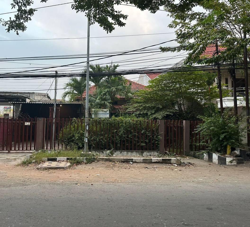 Jual Rumah Raya Tenggilis Lokasi Strategis Surabaya Timur - Image 1