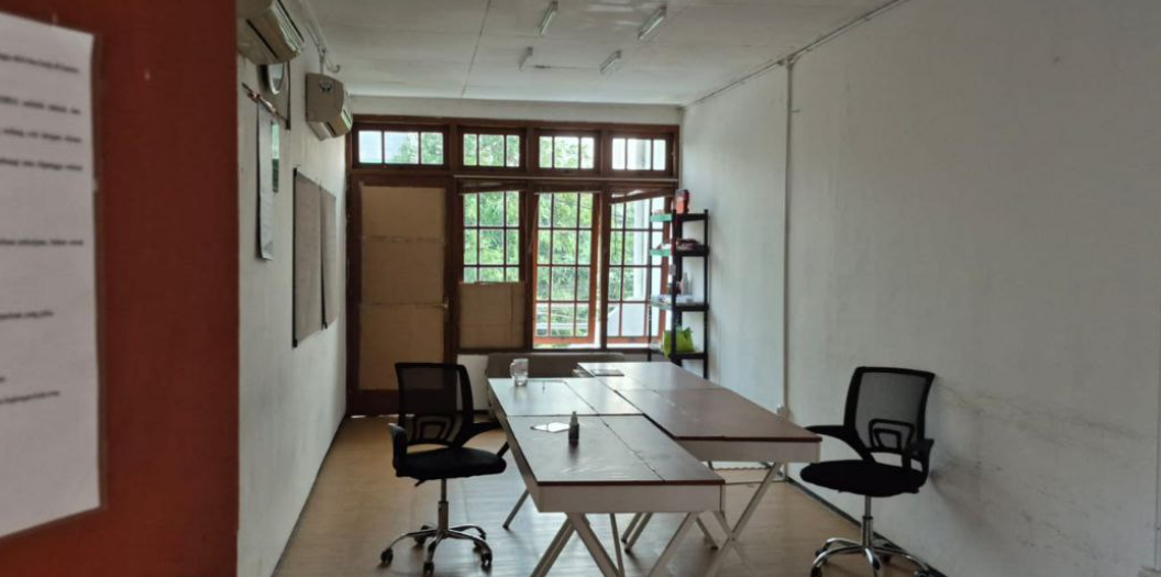 Secondary Rumah Usaha Disewakan Rumah Ex Kantor Siap Pakai di Ngagel Tama Tengah Surabaya Timur - Image 1