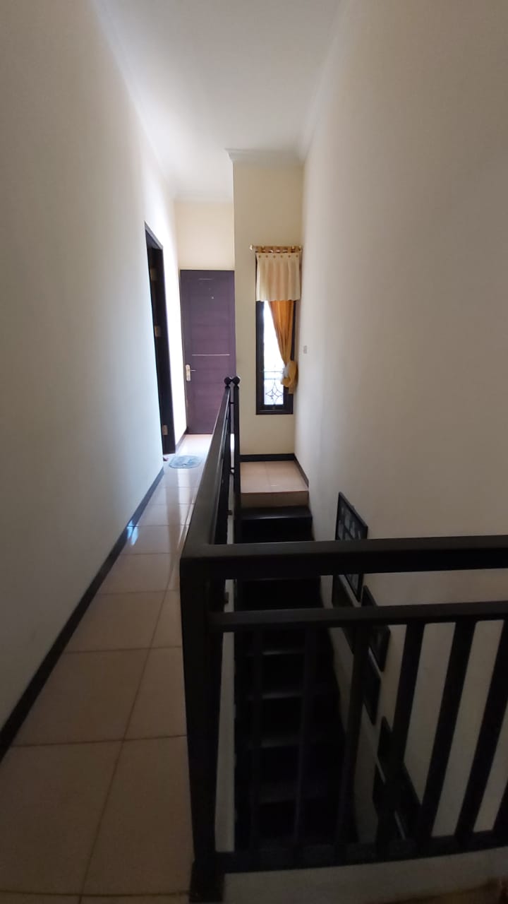 Dijual Rumah Siap Huni Full Furnish di Raya Tengger Kandangan Surabaya Barat – Hadap Timur Garasi 3 Mobil - Thumbnail 5