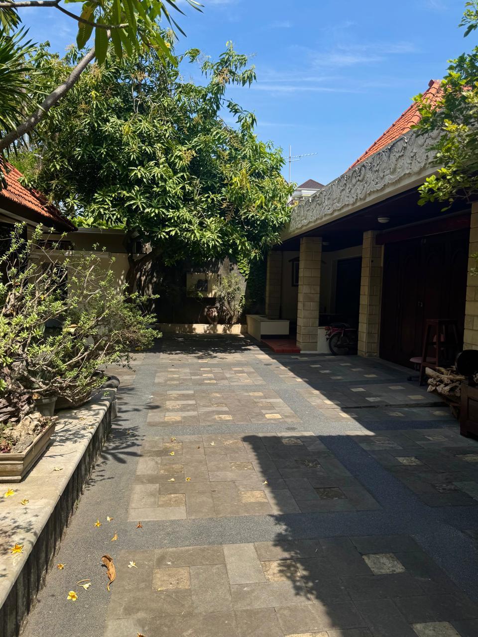 Dijual/Disewakan Rumah Mewah Nuansa Jawa Ketampon Lokasi Premium Strategis di Ketampon Citandui Surabaya Pusat - Thumbnail 2