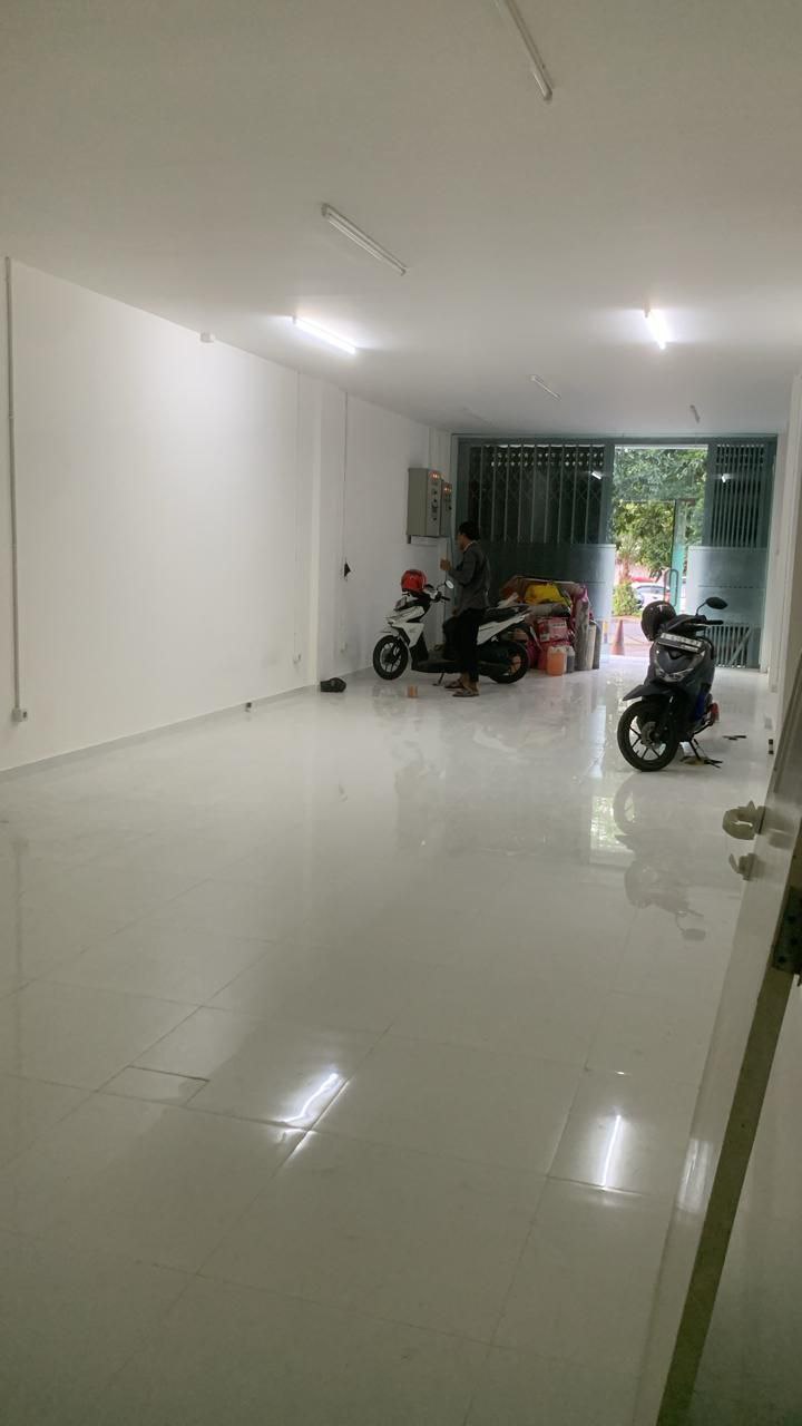 Disewakan Ruko Komersial Strategis di Kawasan Golden Palace Surabaya Barat - Thumbnail 7