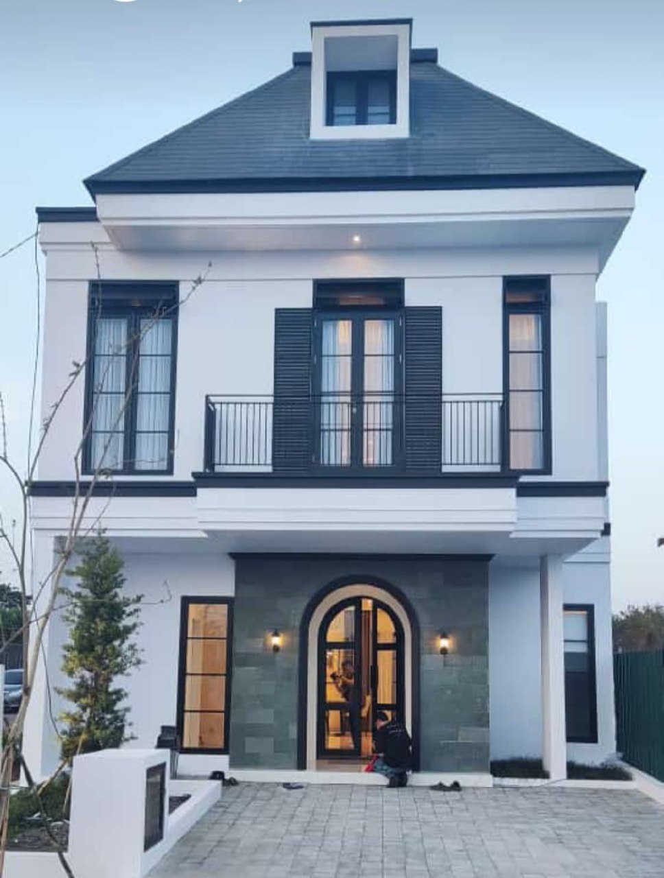 Dijual Rumah Baru Free Furnish di Le Isole Dian Istana Surabaya Barat - Image 1