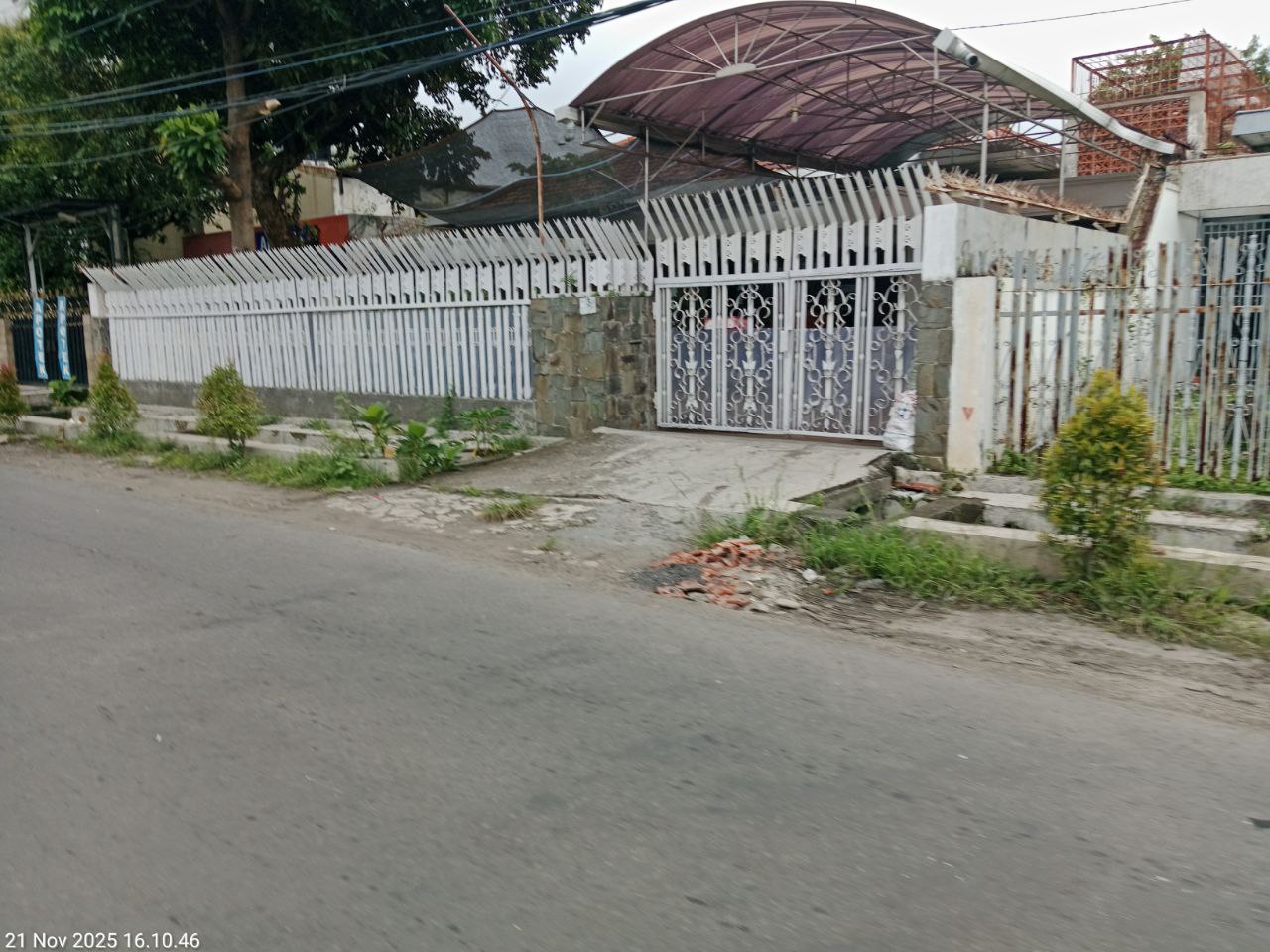 Dijual/Disewakan Rumah Luas dan Nyaman di Dharmahusada Utara Surabaya Timur - Thumbnail 2