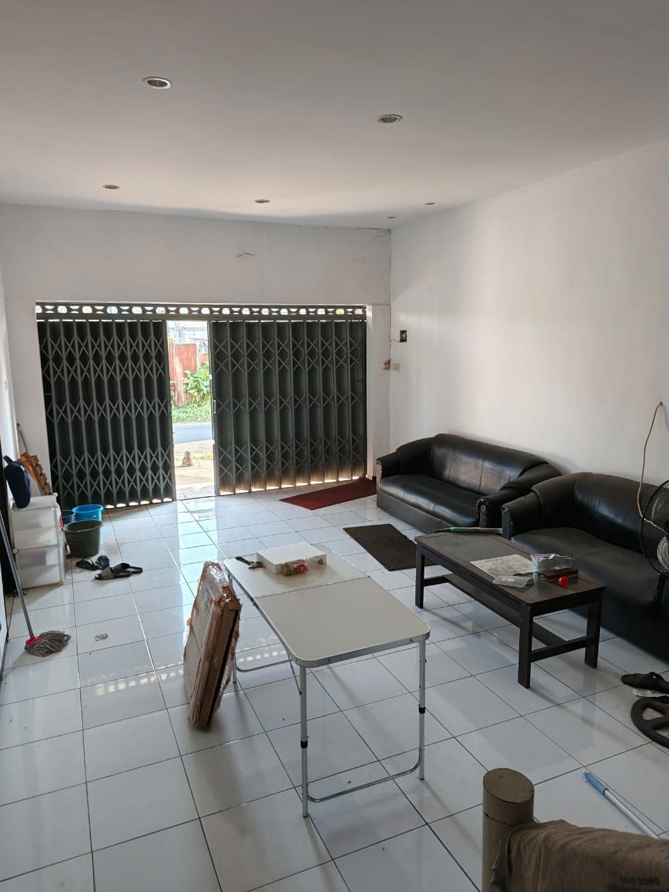 Disewakan Ruko Murah Lokasi Strategis di Kutisari Selatan Surabaya Selatan - Image 1