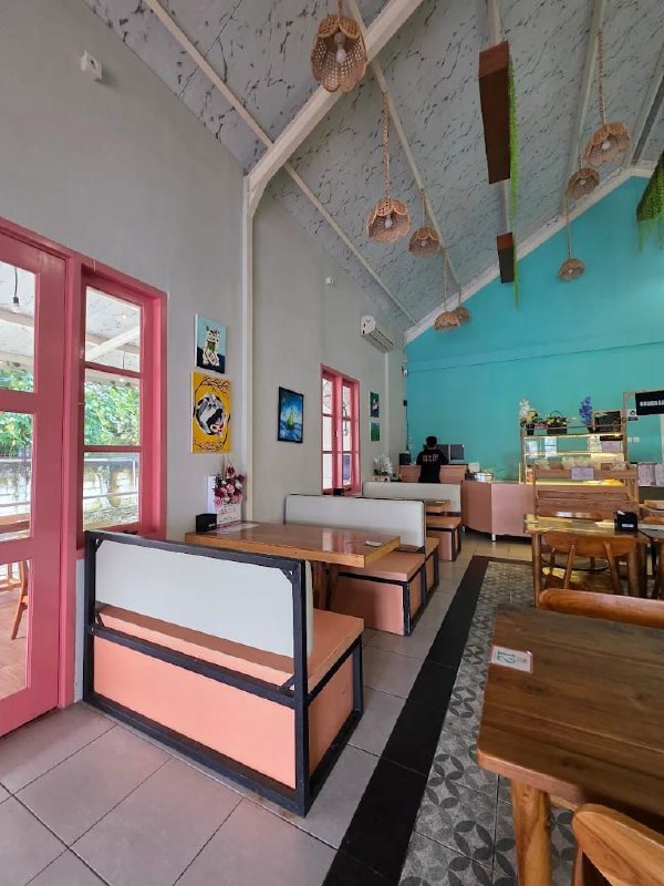 Dijual Oper Kontrak ex Cafe di Raya Telaga Utama Deretan Superindo Citraland Surabaya Barat - Image 1