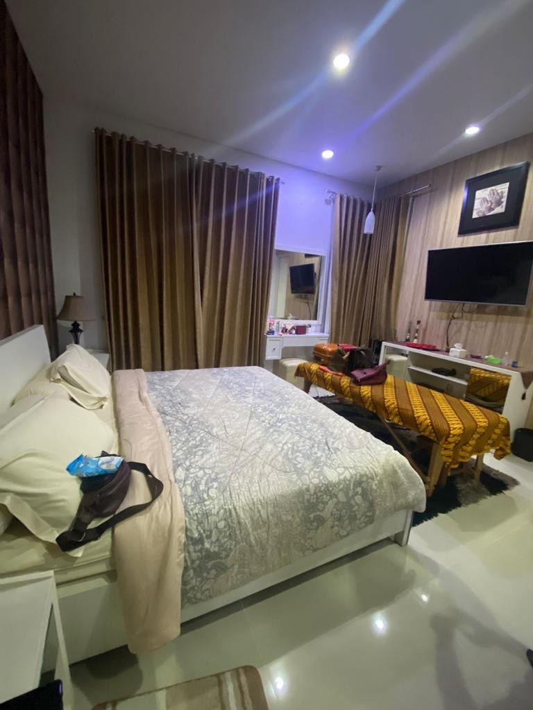 Dijual Rumah Mewah Kawasan Elit Raffles Garden Citraland Surabaya Barat - Thumbnail 4